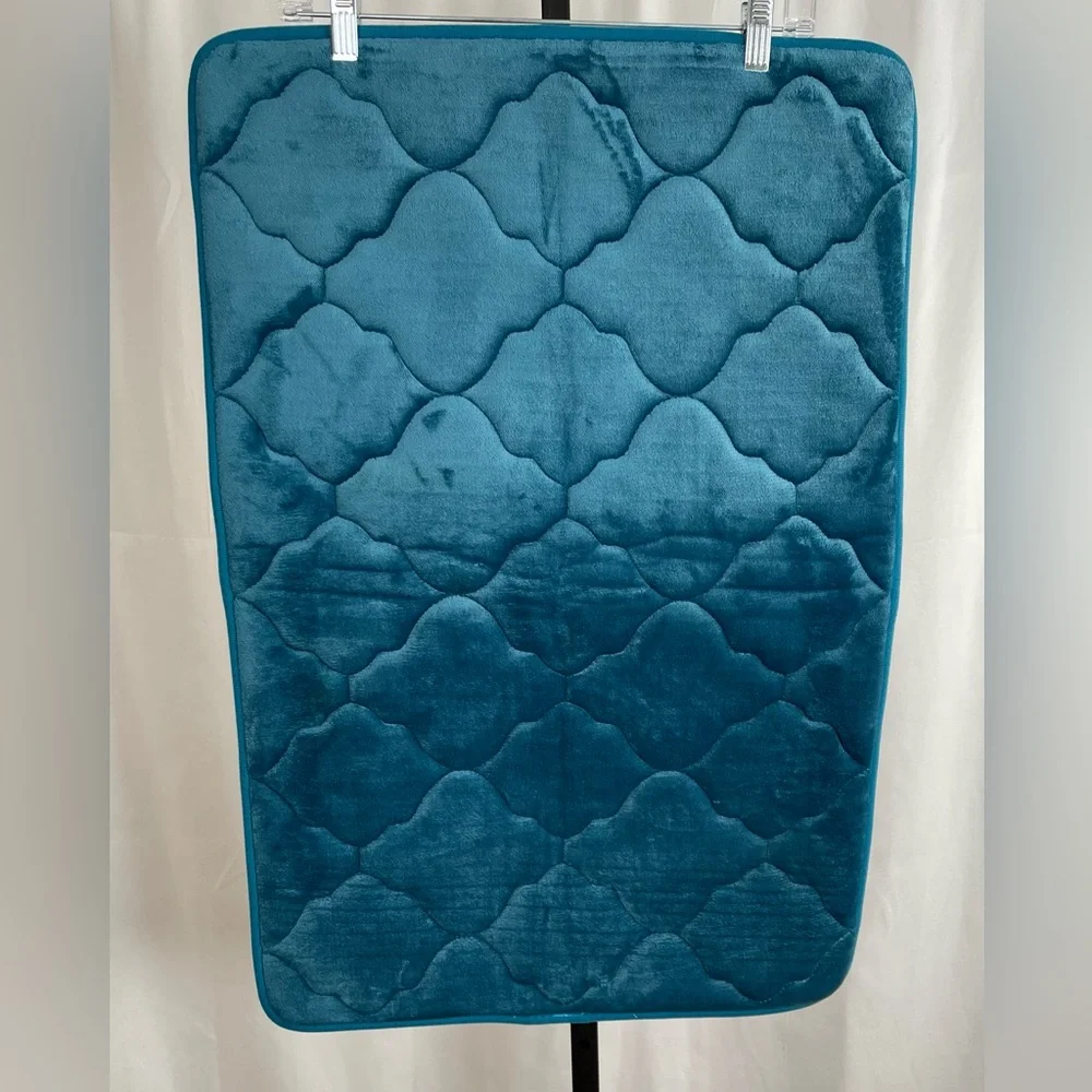 NWOT - Beautiful 20x30 Foam Bath Mat w/Rubber Back, Teal